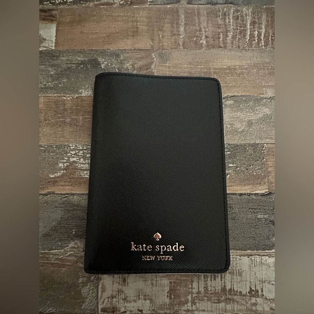 Kate Spade Madison Passport cover in black - Picture 2 of 4
